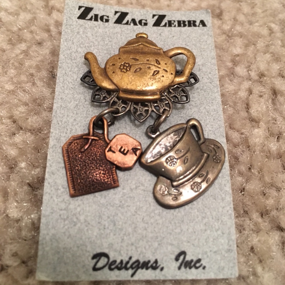 Small tea lovers pin.
